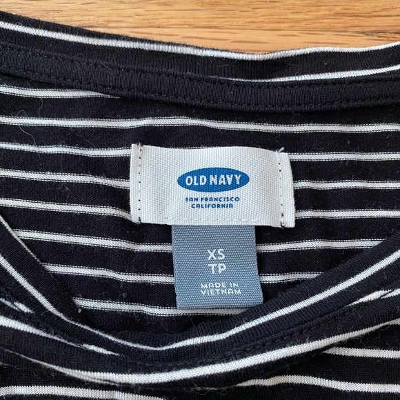 Adorable Old Navy Peplum long sleeve - Picture 2 of 2